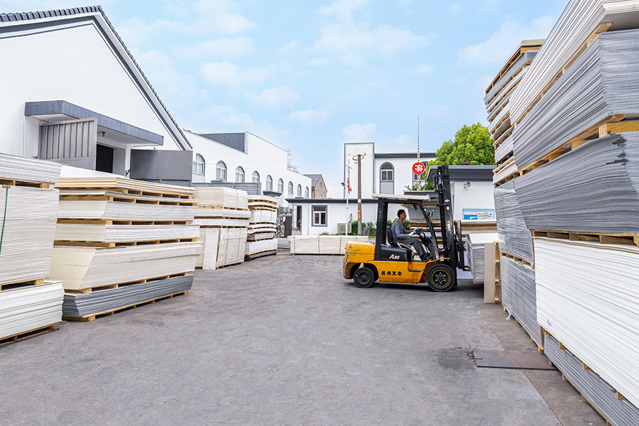 Фабрика снаружи